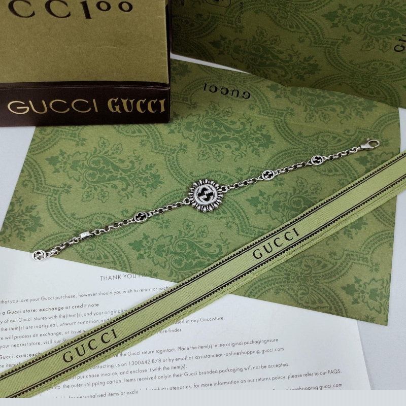 G*u*i bracelets